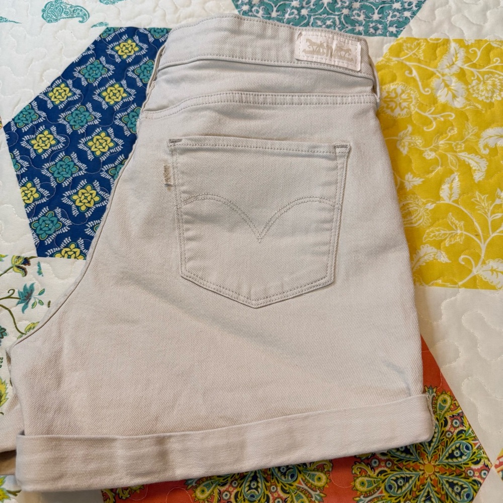 Levi's rolled cuffed Denim Shorts